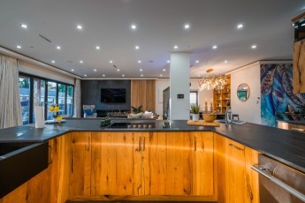 f1affb27-c37c-4a2d-82f3-c3556bd92e23